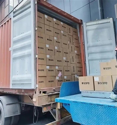 Сьогодні ми завантажуємо та доставляємо очищувачі води до Південно -Східної Азії